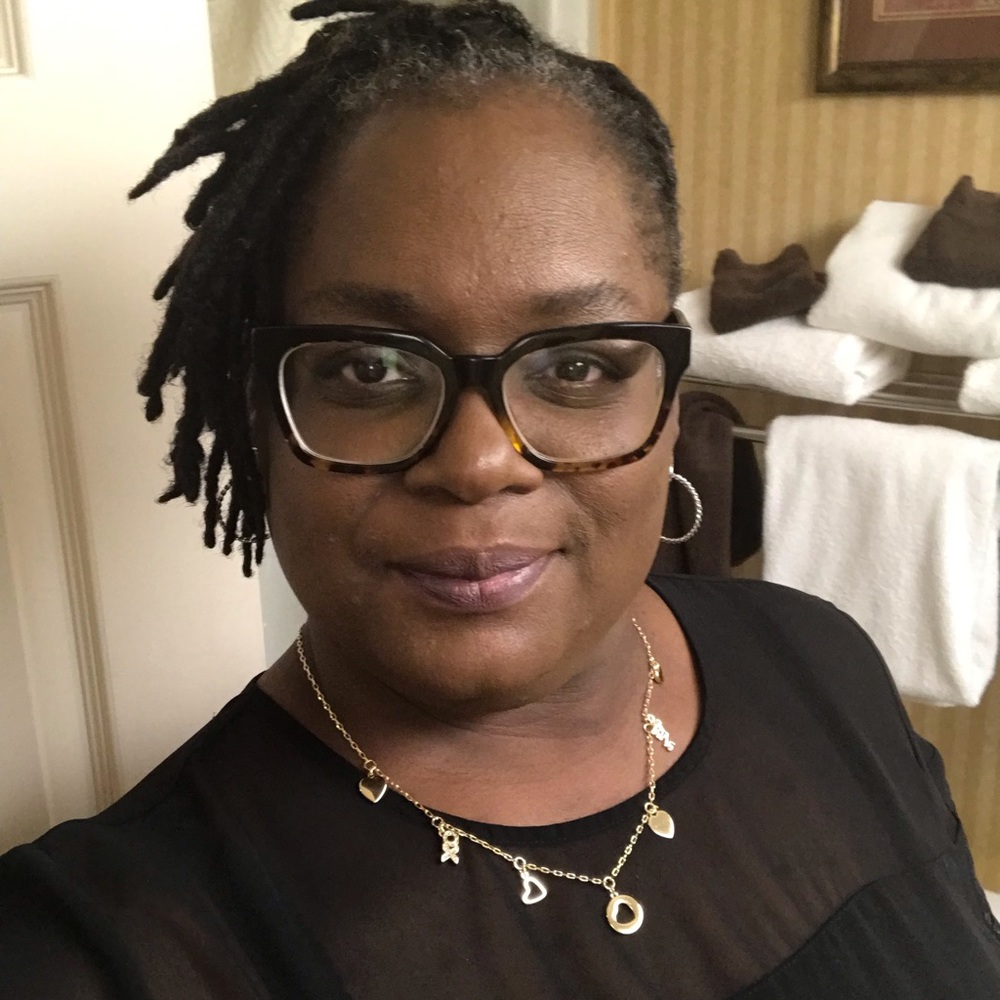 Meet your Posher, Regina